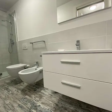 Refait A Neuf Avec Climatisation Et Parking - Fr-1-226-299 * Sainte-Maxime