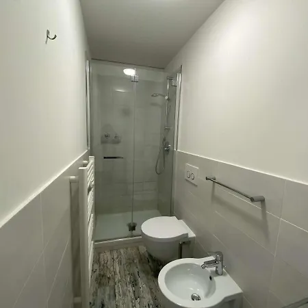 Apartment : 2 Pers Refait A Neuf Avec Clim, Jardin Et Parking - Fr-1-226-299