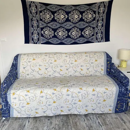 Refait à Neuf Avec Climatisation Et Parking - Fr-1-226-299 *